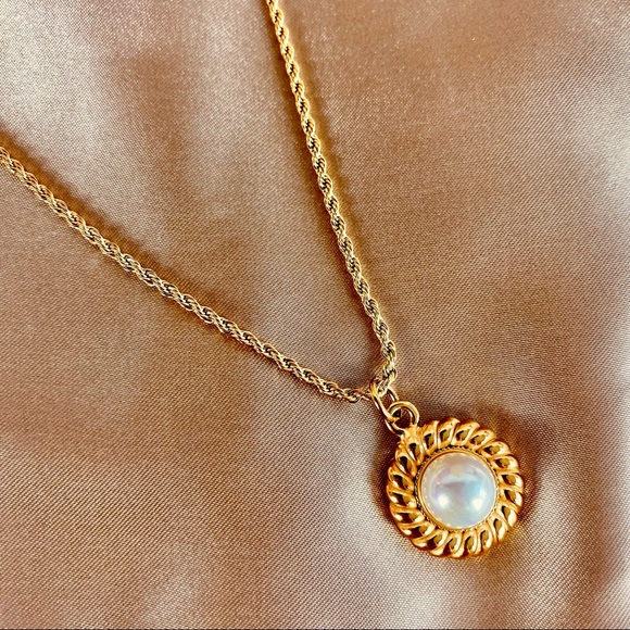 18K Gold Croissant Freshwater Pearl Pendant Twisted Rope Necklace Chain - Picture 5 of 9